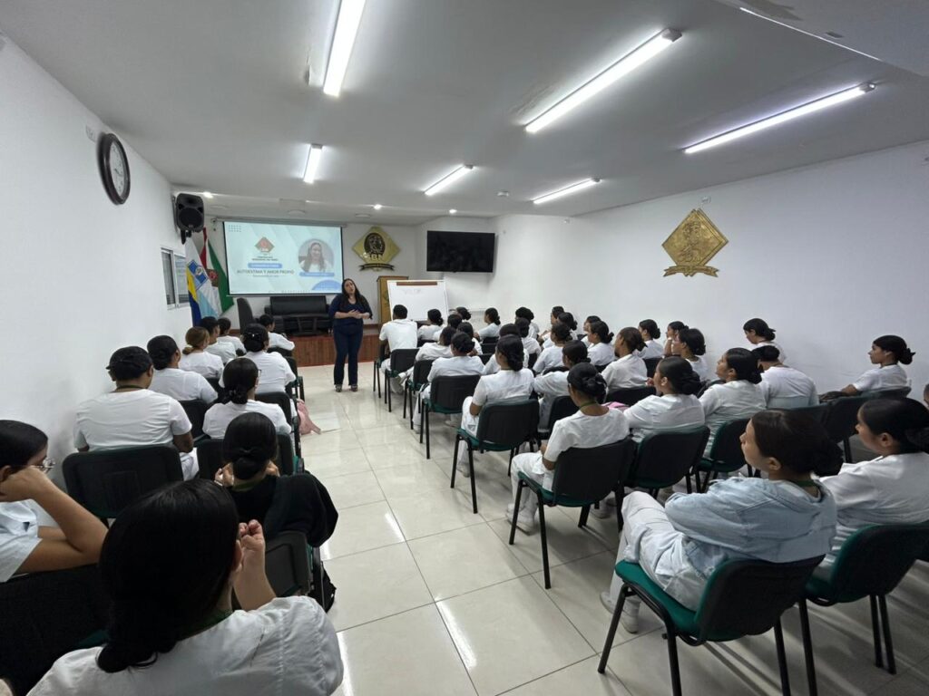 Conversatorio sobre autoestima y valor de la mujer en la CBN