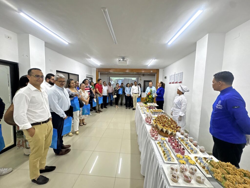 Directivos y aliados conversan en cóctel de integración institucional CBN