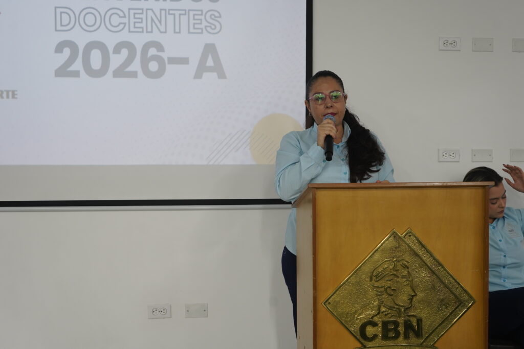 Dra. Paula Arias durante reunión docente sobre educación en la CBN