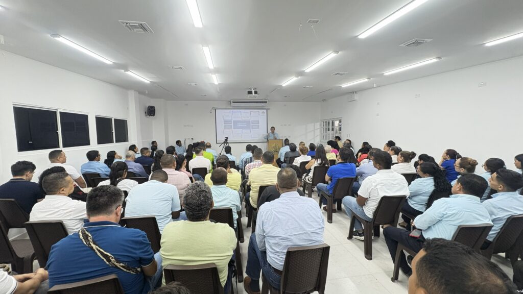 Reunión docente en auditorio CBN enfocada en educación y calidad académica