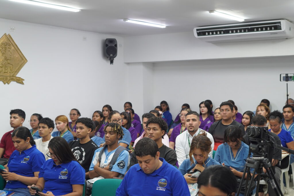 Comunidad CBNeista asistiendo al lanzamiento de CBN MASTER