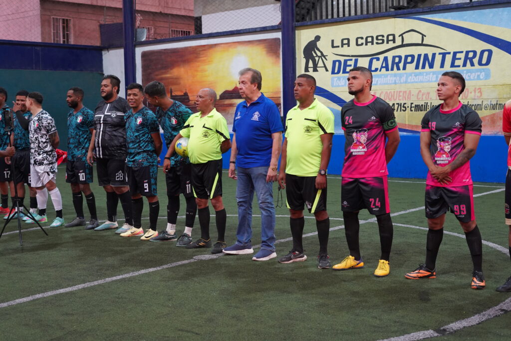 Autoridades institucionales durante torneo de fútbol Interfacultades
